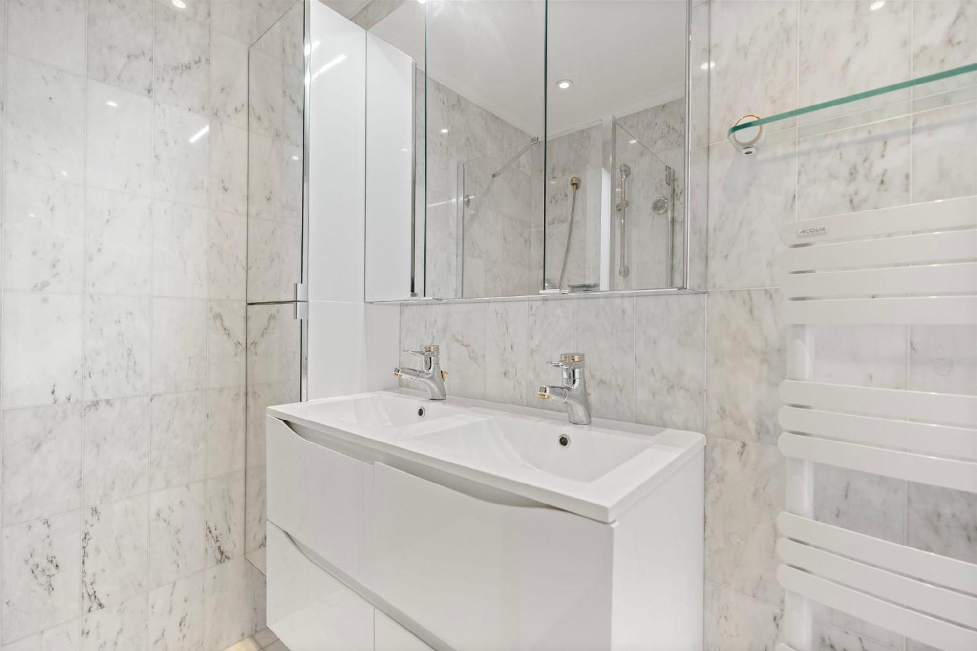 Apartment Ref 1996 Croisette - Sea View For Rent Cannes